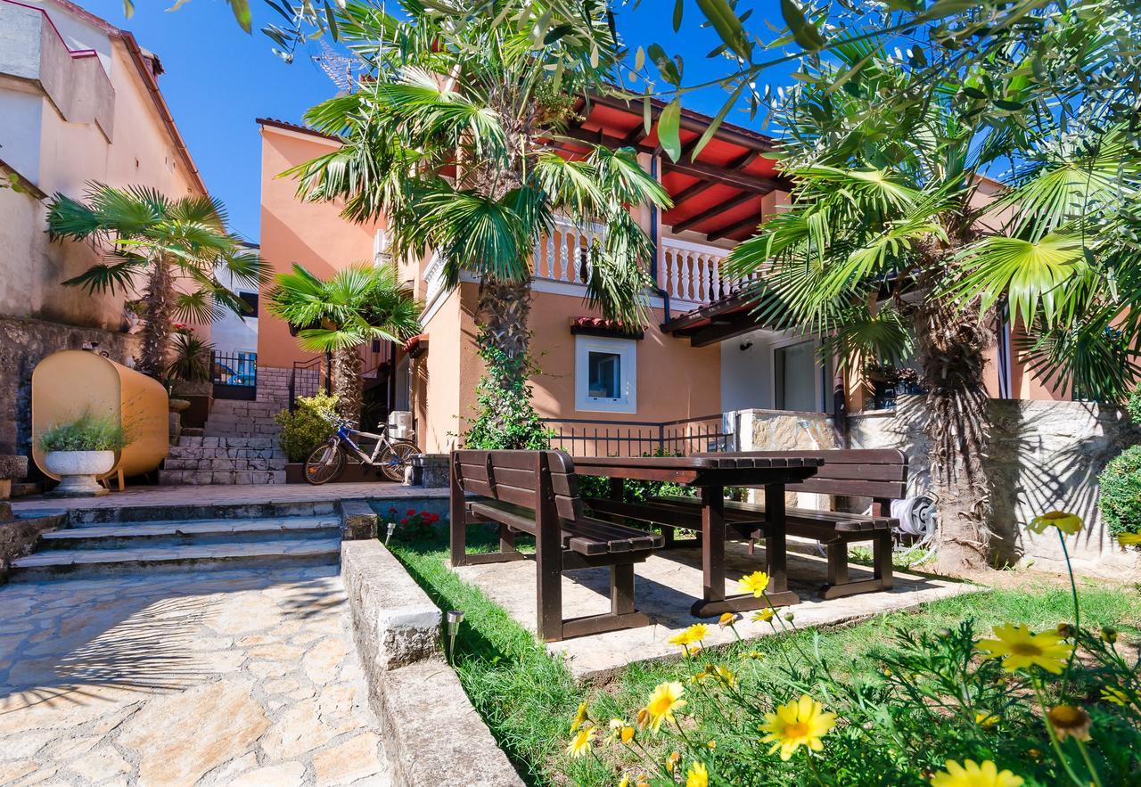 Apartments Ester Funtana Exterior photo